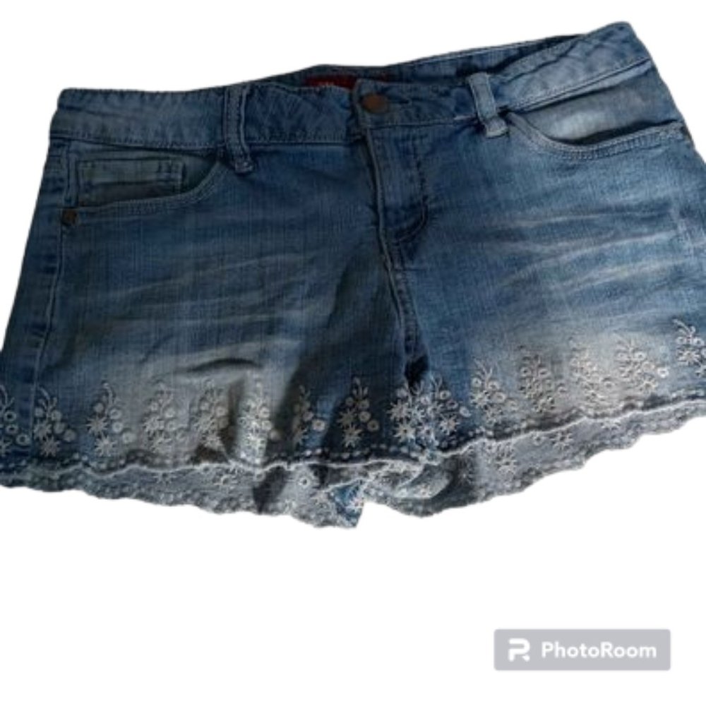 Women's or Girl's XXI Premium Denim Shorts - Size 28 waist.